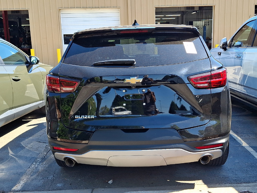 Used 2025 Chevrolet Blazer LT FWD image 7