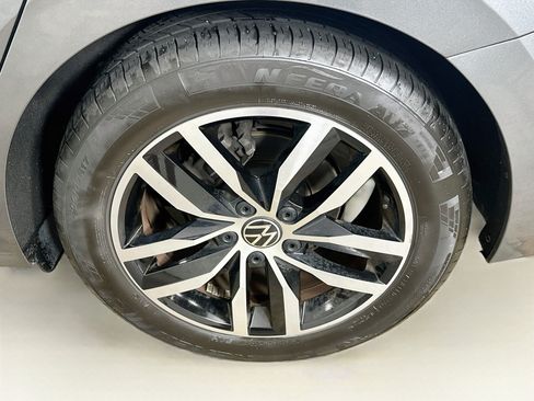 Used 2025 Volkswagen Jetta SE FWD image 11