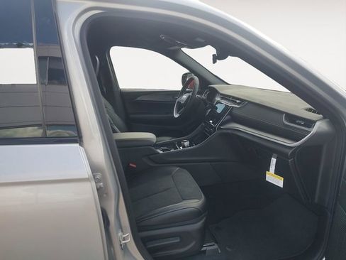 New 2025 Jeep Grand Cherokee L Laredo image 15