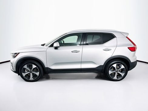 Used 2025 Volvo XC40 B5 Plus image 4
