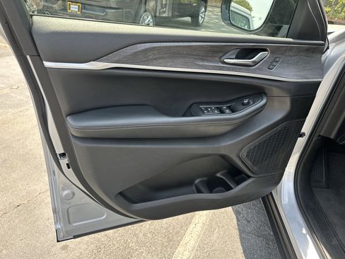 Used 2024 Jeep Grand Cherokee L Limited w/ Luxury Tech Group II image 12