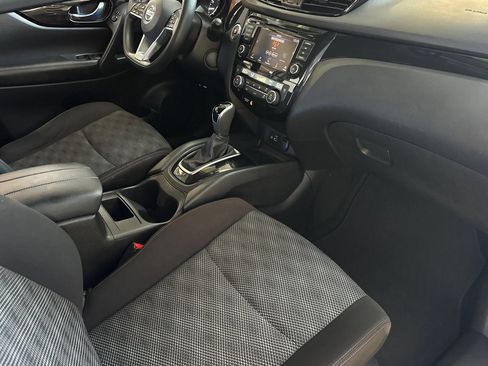 Used 2019 Nissan Rogue Sport SV FWD image 16