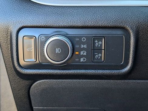 Used 2022 Ford Explorer XLT w/ Equipment Group 202A image 21