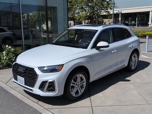 Used 2023 Audi Q5 e Premium w/ Convenience Package image 1