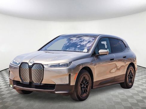 Used 2023 BMW iX xDrive50 AWD/4WD image 3