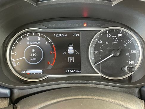Used 2025 Nissan Versa SV FWD image 38