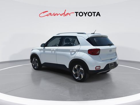 Used 2025 Hyundai Venue SEL FWD image 6