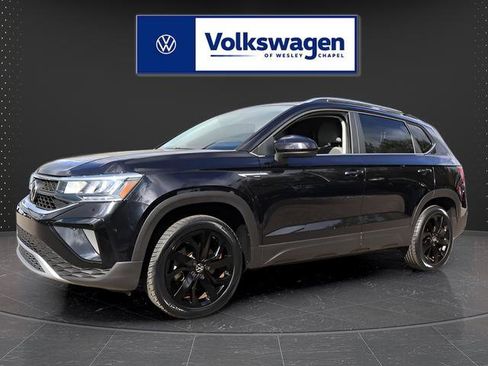 Certified 2022 Volkswagen Taos SE FWD image 4