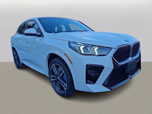 Used 2025 BMW X2 xDrive28i w/ Premium Package image 3