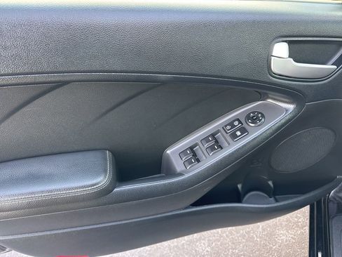 Used 2017 Kia Forte LX image 11