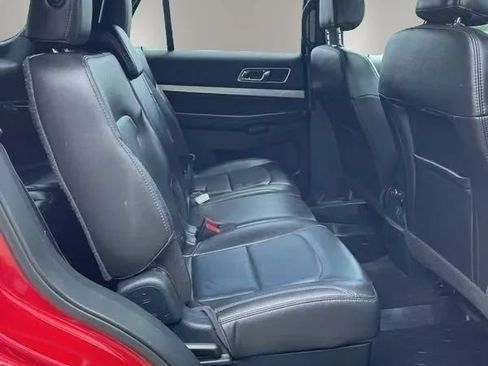 Used 2017 Ford Explorer XLT w/ Equipment Group 202A AWD/4WD image 23