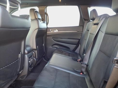 Used 2019 Jeep Grand Cherokee Altitude image 14