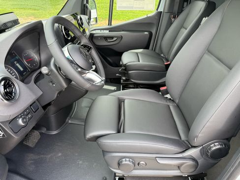 New 2025 Mercedes-Benz Sprinter 2500 image 11