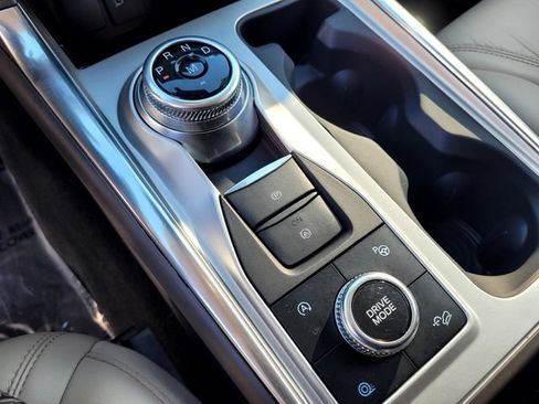 Certified 2020 Ford Explorer Platinum w/ Premium Technology Package AWD/4WD image 19