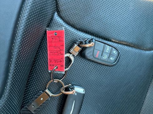 Used 2016 Chrysler 300 C image 28