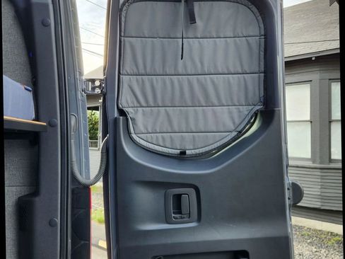 Used 2022 Mercedes-Benz Sprinter 2500 image 40