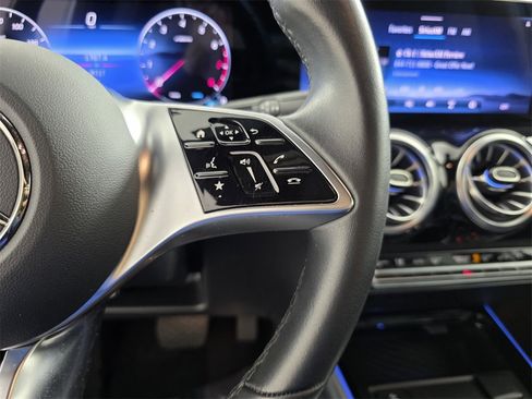 Certified 2025 Mercedes-Benz GLA 250 image 19