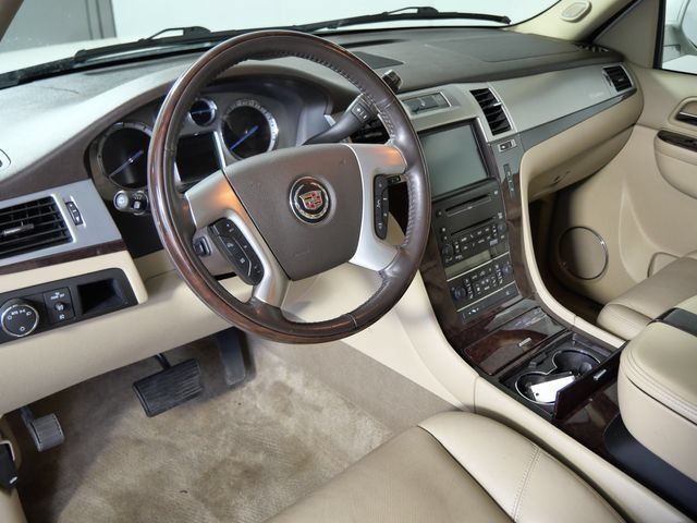 Used 2010 Cadillac Escalade Premium AWD/4WD image 3