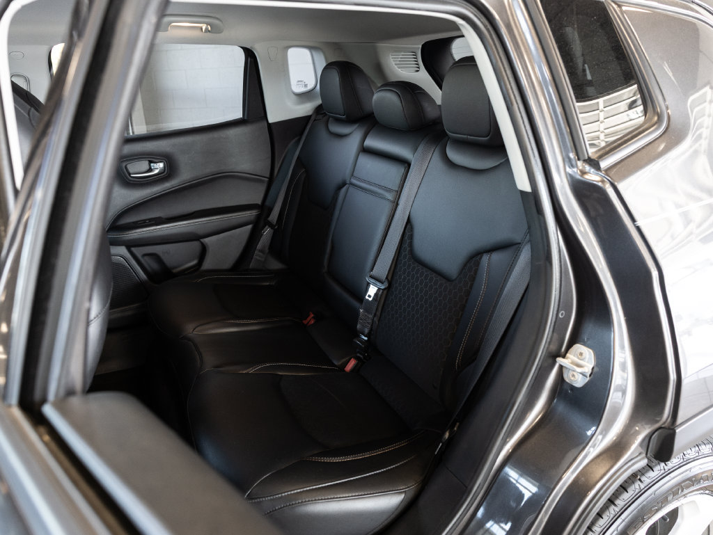Used 2018 Jeep Compass Latitude FWD image 11