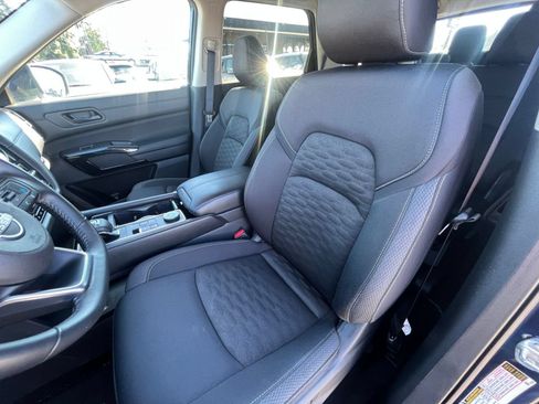 Used 2025 Nissan Pathfinder SV AWD/4WD image 39