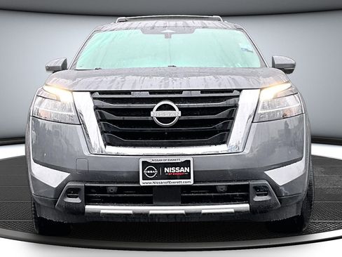 Used 2023 Nissan Pathfinder Platinum AWD/4WD image 2