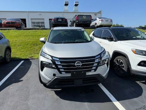 Used 2025 Nissan Rogue SV AWD/4WD image 3
