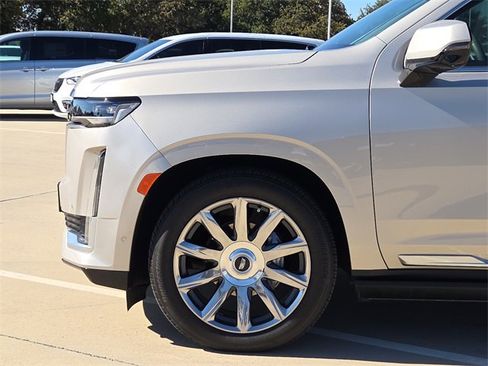 Used 2023 Cadillac Escalade Premium Luxury Platinum image 5