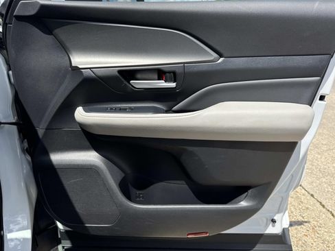 Used 2024 Toyota Grand Highlander FWD image 13