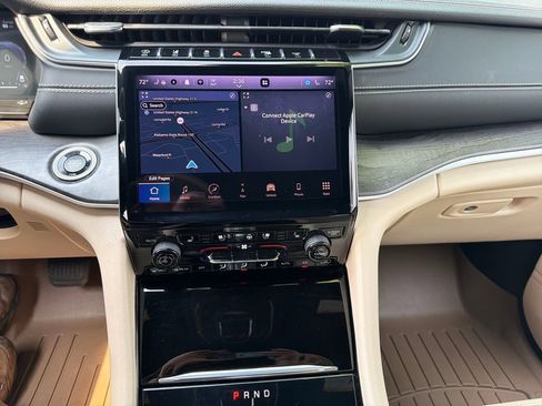 Used 2023 Jeep Grand Cherokee Limited w/ Luxury Tech Group II image 6