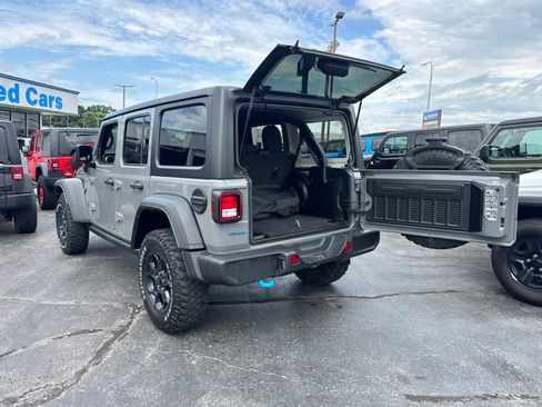 Used 2023 Jeep Wrangler Unlimited w/ Cold Weather Group AWD/4WD image 16
