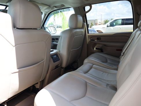 Used 2005 Chevrolet Suburban LT w/ Preferred Equipment Group RWD image 15