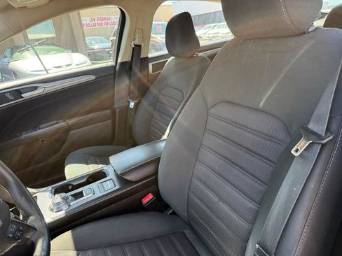Used 2020 Ford Fusion SE FWD image 8