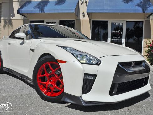 Used 2019 Nissan GT-R Premium image 4