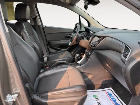 Used 2020 Chevrolet Trax LT w/ LT Convenience Package AWD/4WD image 15
