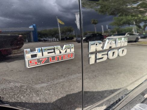 Used 2017 RAM 1500 Express AWD/4WD image 11