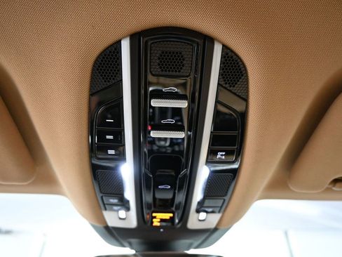 Used 2018 Porsche Panamera 4 image 21