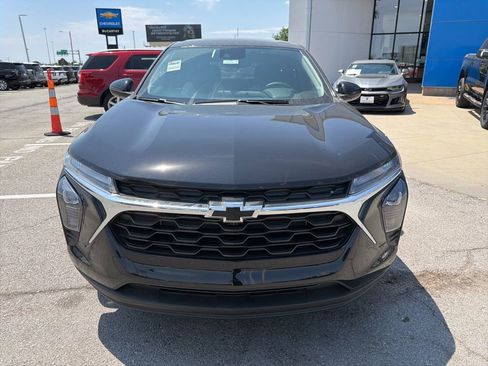 New 2026 Chevrolet Trax LS w/ LS Convenience Package FWD image 8