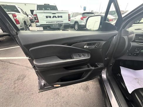 Used 2020 Honda Pilot Touring image 12