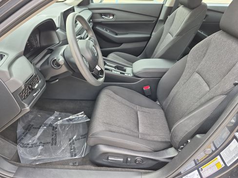 Used 2023 Honda Accord EX image 11
