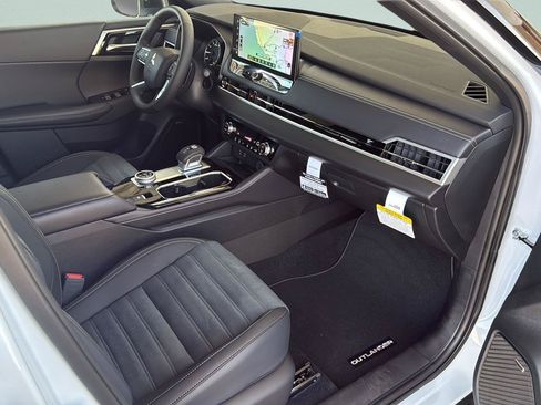 New 2026 Mitsubishi Outlander LE FWD image 22
