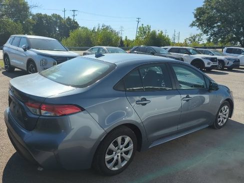 Used 2025 Toyota Corolla LE FWD image 4