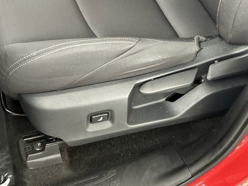 Used 2025 Toyota Tacoma SR5 AWD/4WD image 19