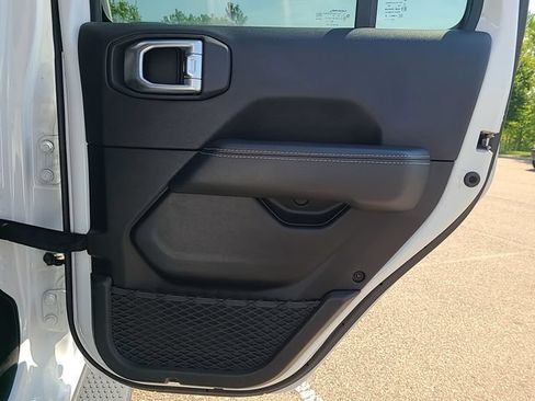 Used 2021 Jeep Wrangler Unlimited Sahara w/ Uconnect 4C Nav & Sound Group AWD/4WD image 29
