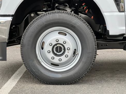 New 2026 Ford F350 XL w/ XL Chrome Package image 24