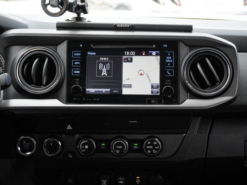 Used 2019 Toyota Tacoma TRD Off-Road image 28