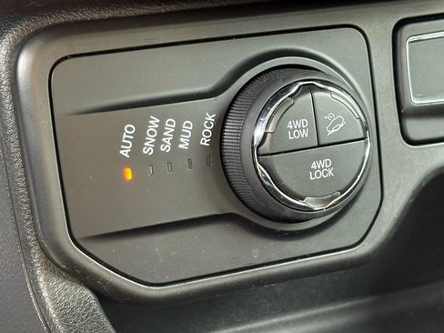 Used 2018 Jeep Renegade Trailhawk w/ UConnect 8.4 Nav Group image 21