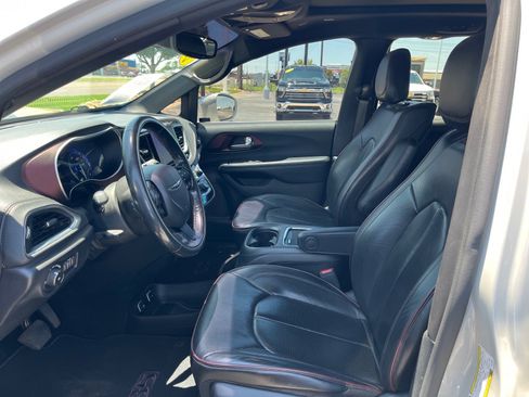 Used 2020 Chrysler Pacifica Limited FWD image 11