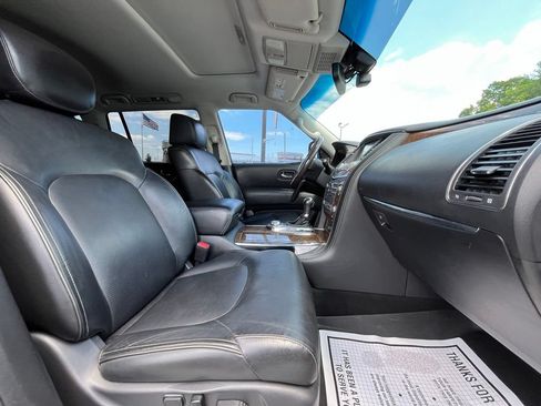 Used 2017 INFINITI QX80 4WD w/ Driver Assistance Package image 32