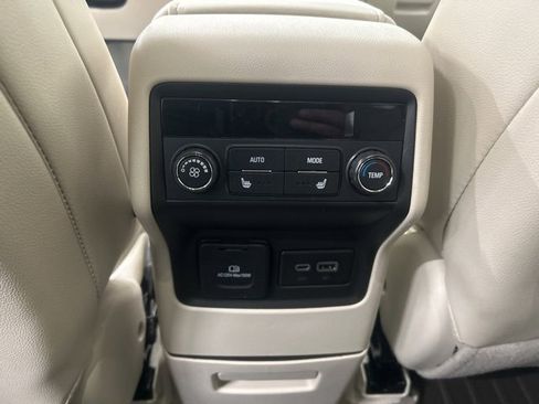 Used 2023 GMC Acadia Denali w/ Denali Ultimate Package image 9