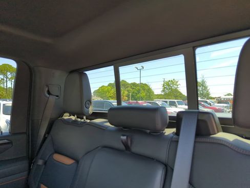 Used 2025 GMC Sierra 2500 AT4 w/ AT4 Premium Plus Package AWD/4WD image 31